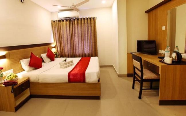 Prayana Hotel Kochi Bagian luar foto