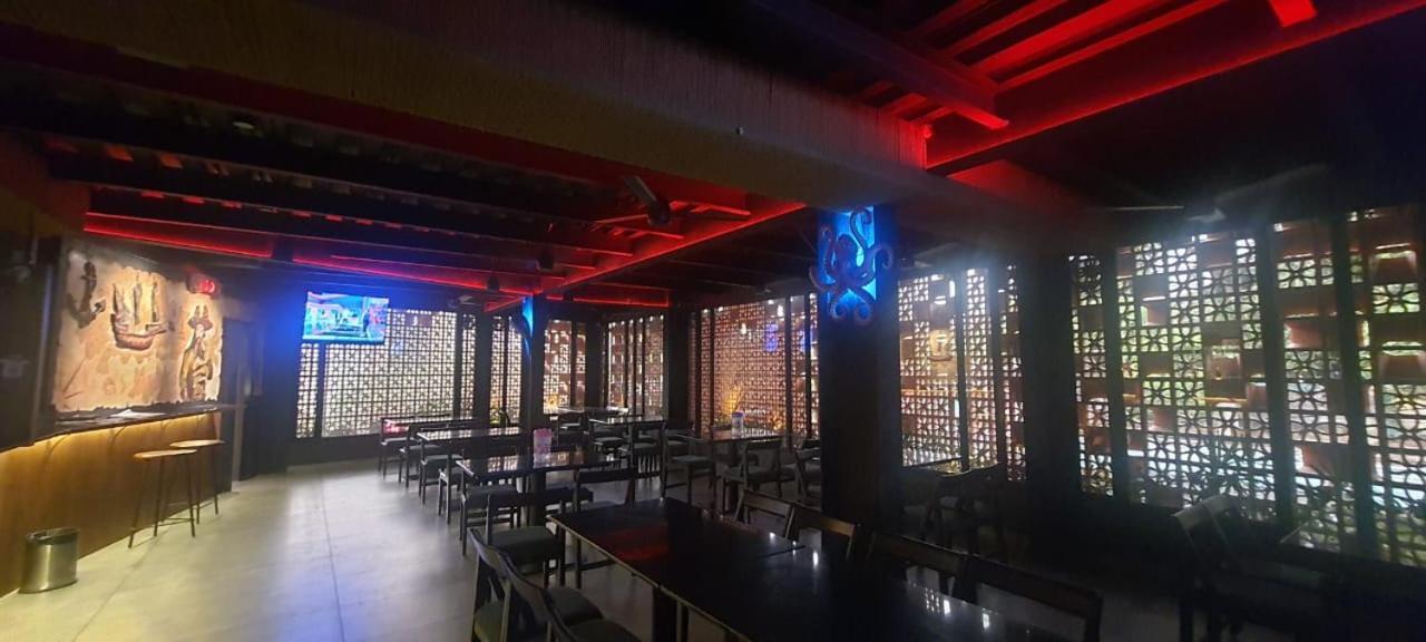 Prayana Hotel Kochi Bagian luar foto
