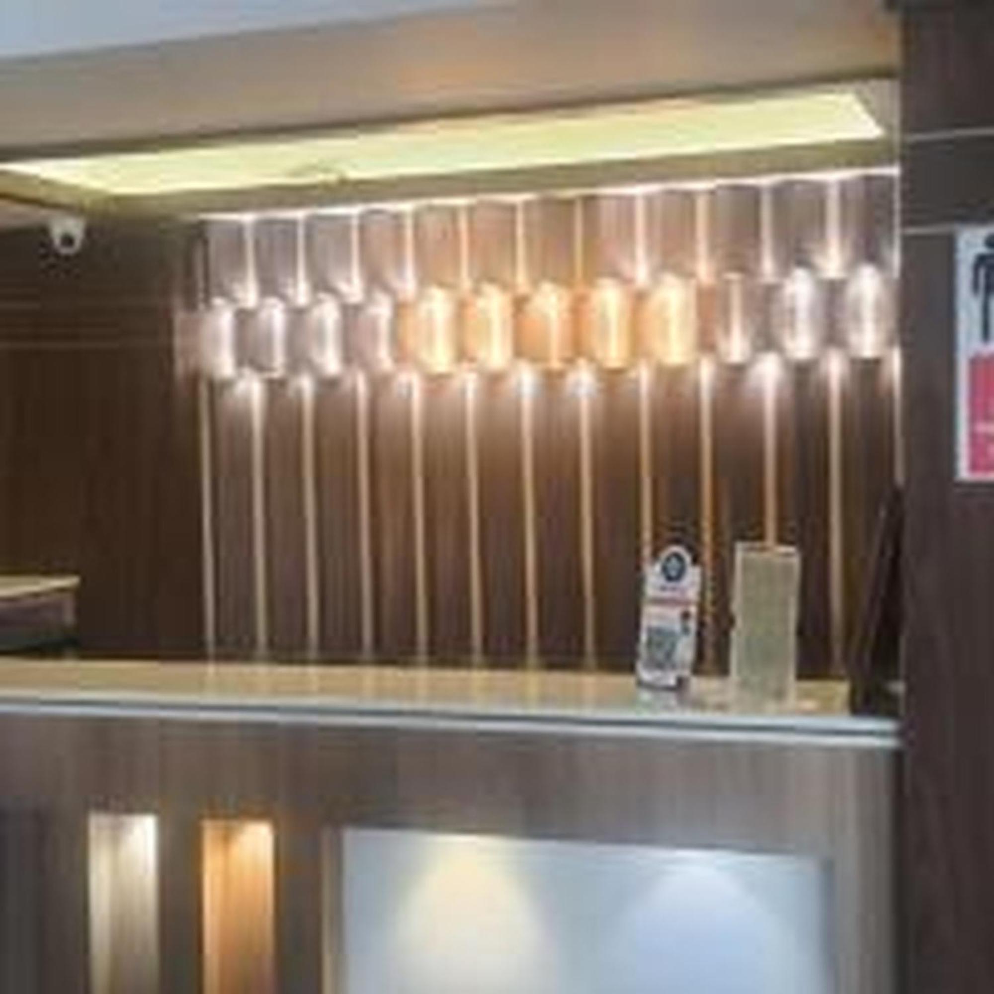 Prayana Hotel Kochi Bagian luar foto