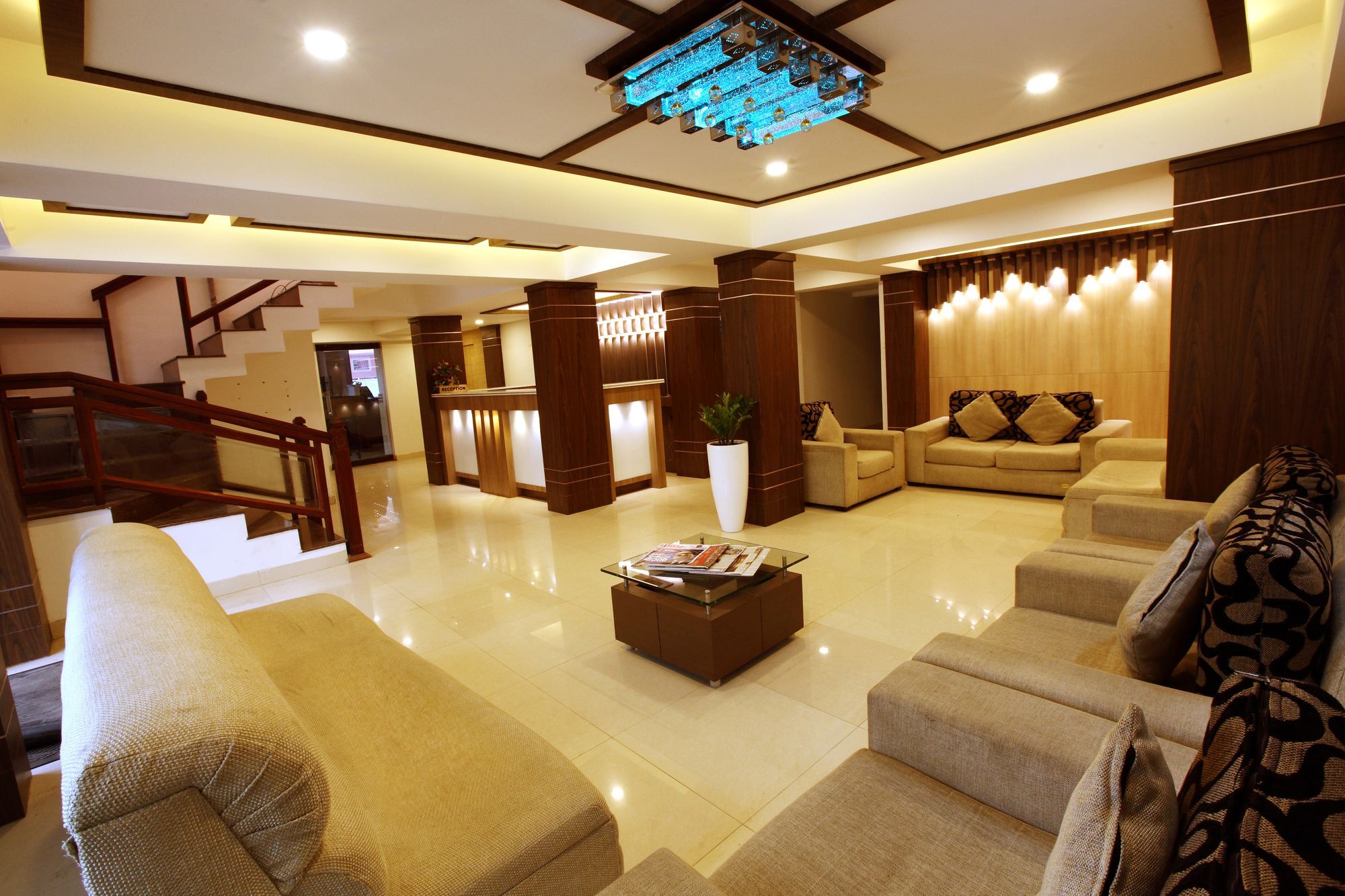 Prayana Hotel Kochi Bagian luar foto